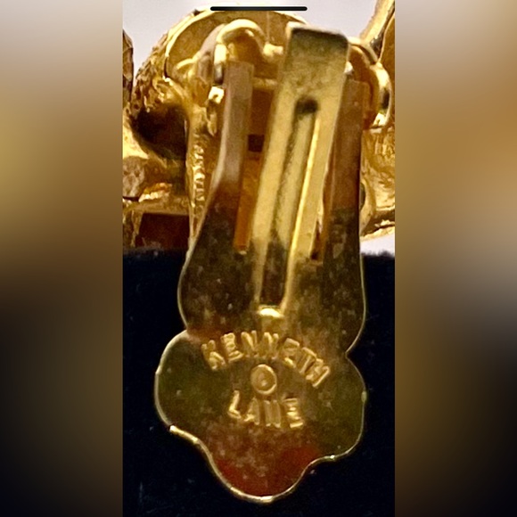 Rare Vintage 1970s Signed Kenneth Lane Gold Tone Blast Finish Clip On Earrings - Picture 4 of 8